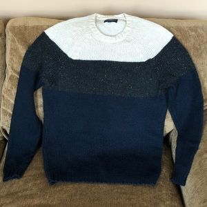 M American Eagle sweater